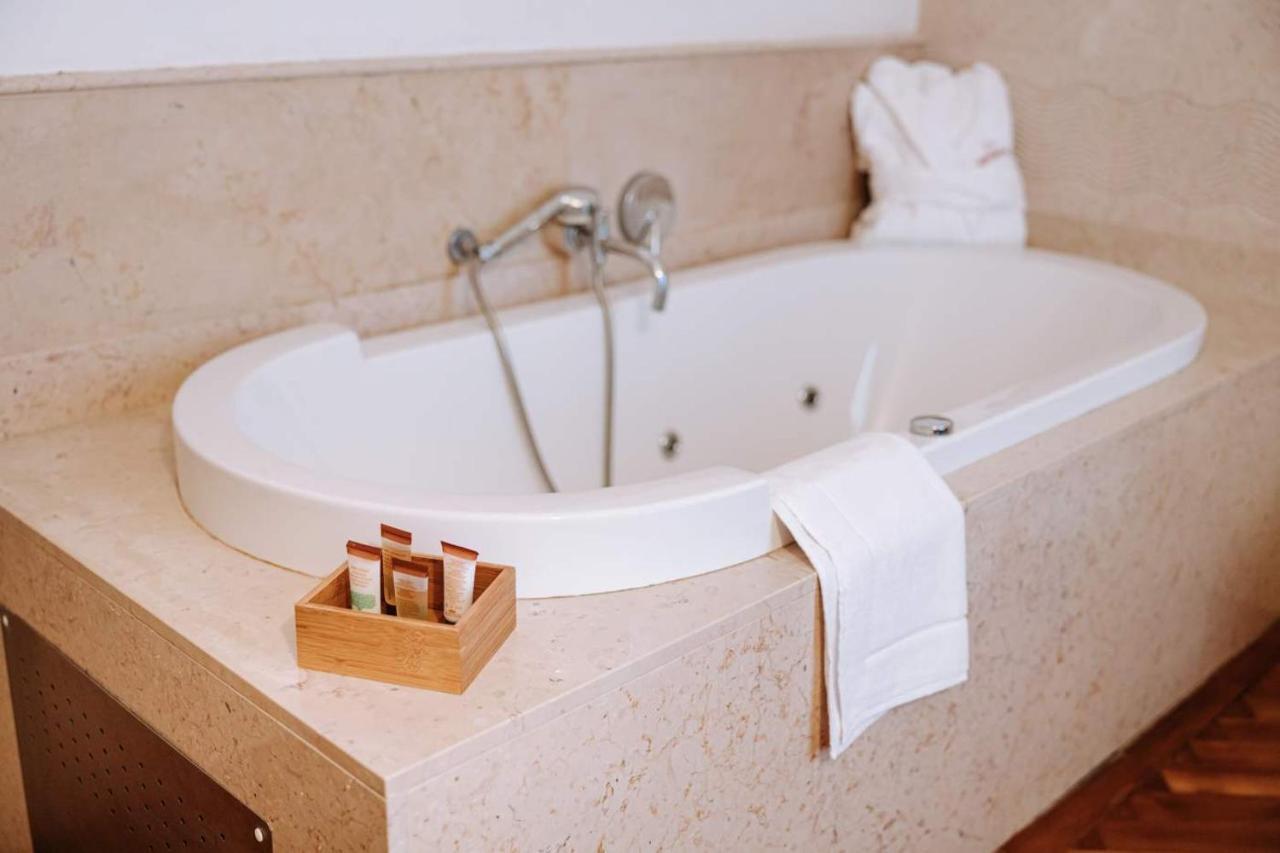 Santa Rosa Relais Hotel Noci Kültér fotó
