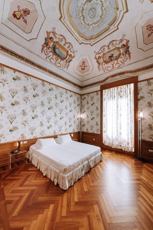 Santa Rosa Relais Hotel Noci Kültér fotó